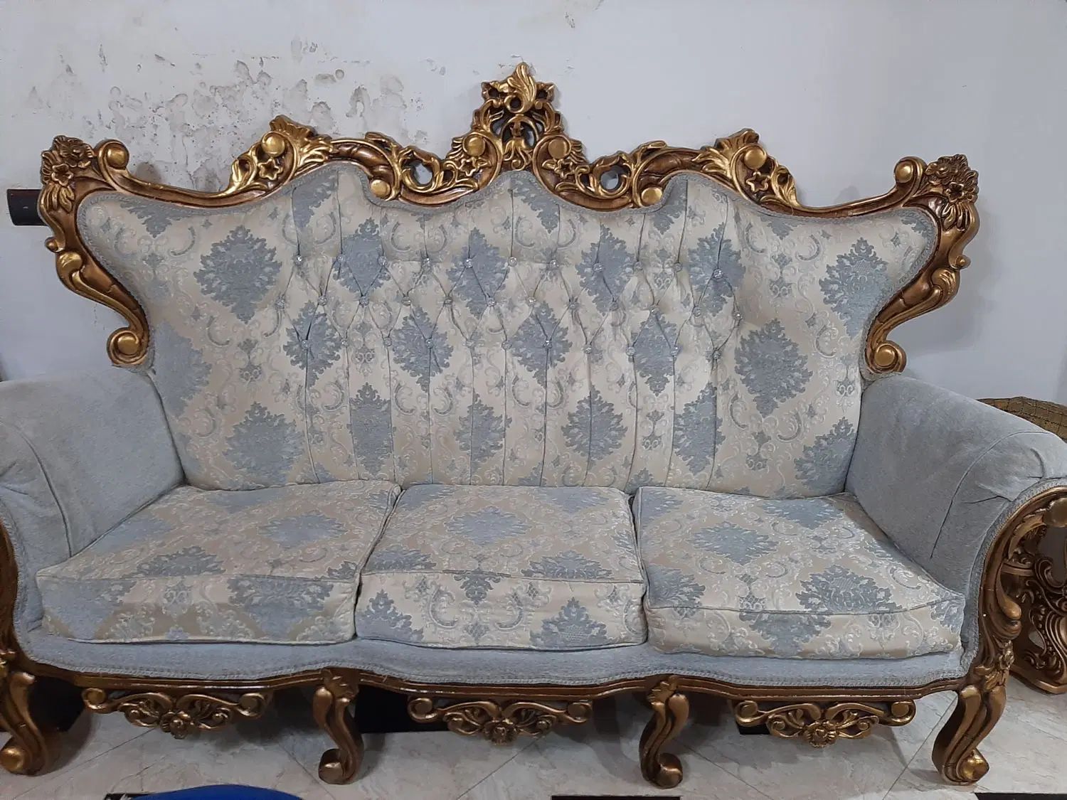 مبل سلطنتی ۷ نفره همراه با میز عسلی جنس چوب|مبلمان خانگی و میز عسلی|کلارآباد, |دیوار