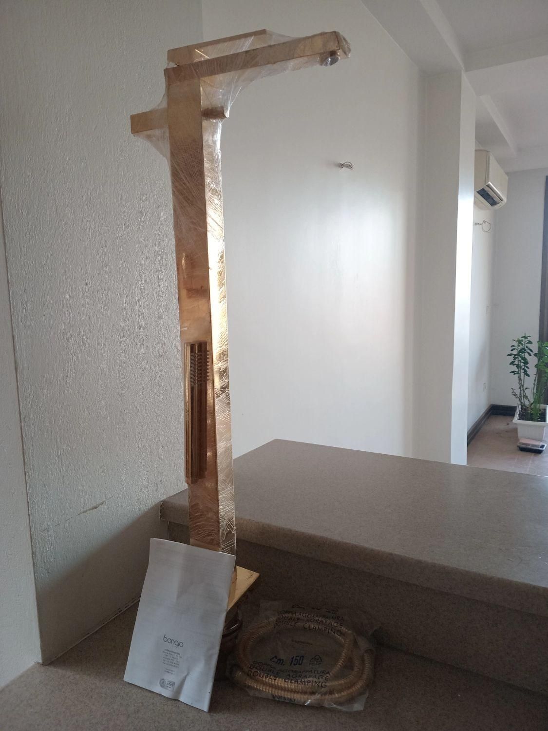 شیرپرکن آب ایستاده کنار وان|مصالح و تجهیزات ساختمان|شمشک, |دیوار