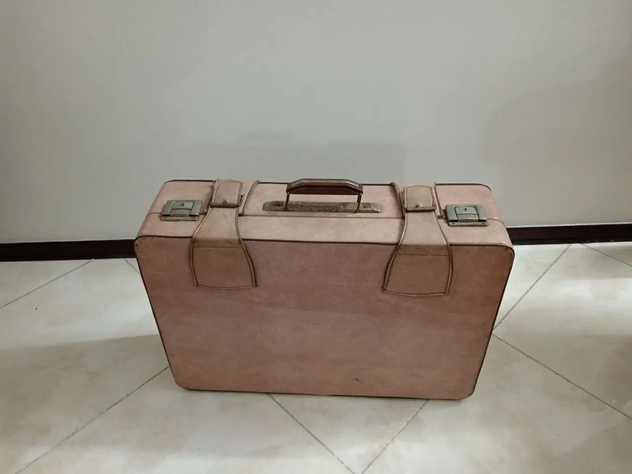 چمدان بسیار قدیمی|کلکسیون اشیاء عتیقه|تهران, پرستار|دیوار