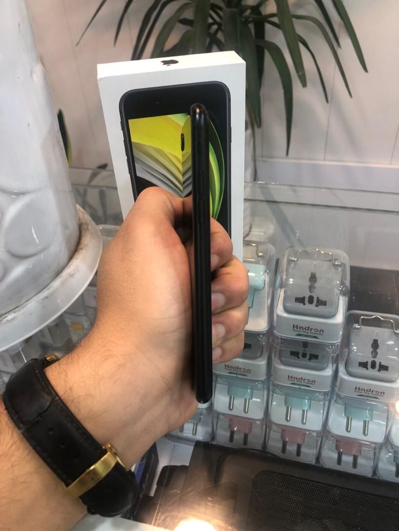 iphone se 2020 128g|موبایل|کرج, گوهردشت|دیوار