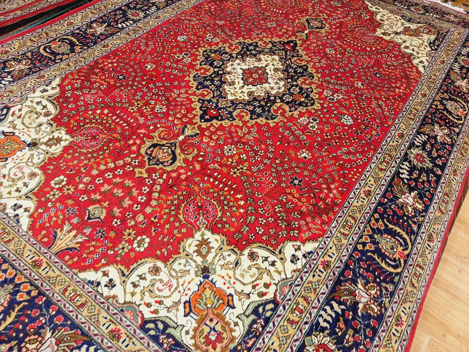 قالی دستباف تک ۶متری لاکی رنگ|فرش|تهران, اکباتان|دیوار