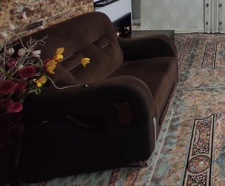 مبل ۷نفره و عسلی های بزرگ و کوچک تخته نرد دار|مبلمان خانگی و میز عسلی|دهگلان, |دیوار