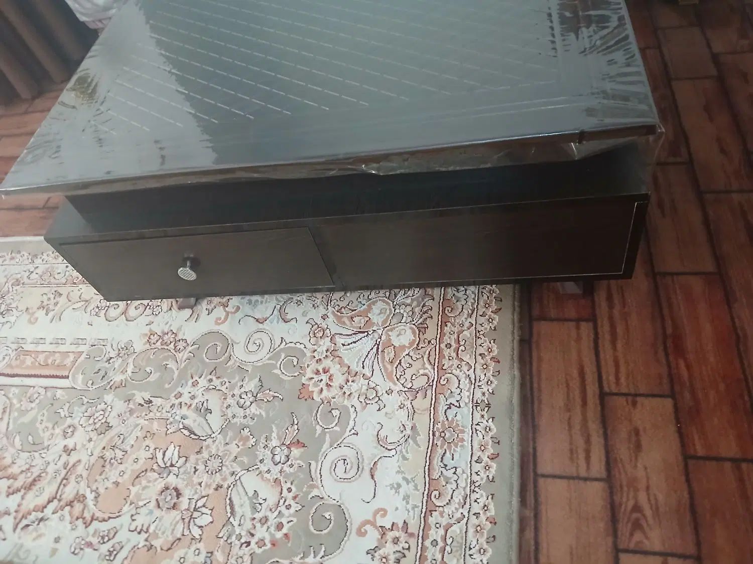 مبل هفت نفره سالم و تمیز با روکش مبل همراه میز وسط|مبلمان خانگی و میز عسلی|کرج, شعبان‌آباد|دیوار
