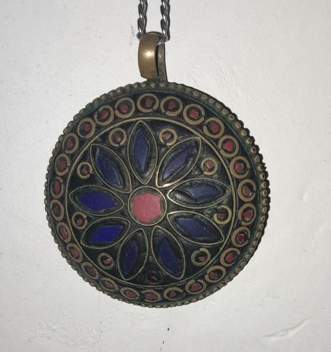 گردنبند دستکوب|جواهرات|صحنه, |دیوار