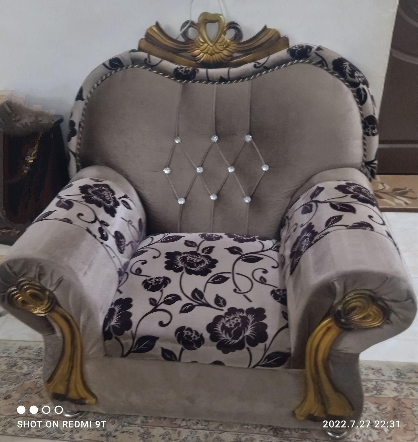 فروش فوق العاده واستثنایی مبل هفت نفره شیک|مبلمان خانگی و میز عسلی|رودسر, |دیوار