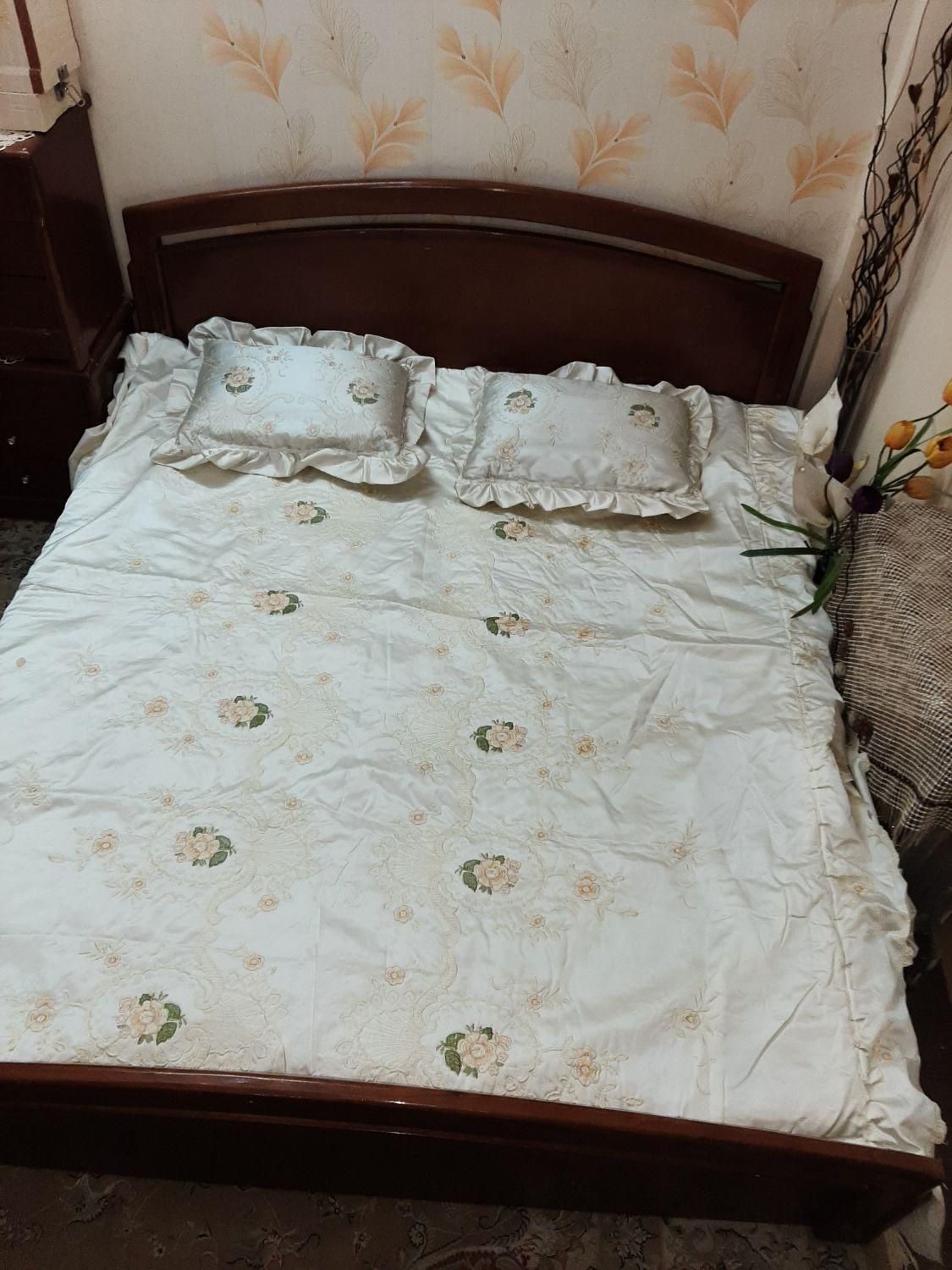 تخت خواب چوبی دونفره|تخت و سرویس خواب|مشهد, ارشاد|دیوار