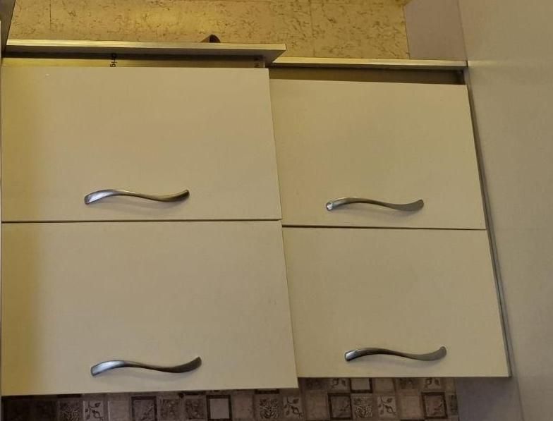 کابینت های گلاس بسیار محکم و نو|آب‌چکان و نظم‌دهنده ظروف|شیراز, درکی|دیوار