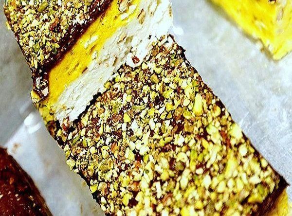 تولیدروزانه شیرینی داغ بستنی سنتی با شیر تازه محلی|خوردنی و آشامیدنی|نیشابور, شهرک فرهنگیان|دیوار