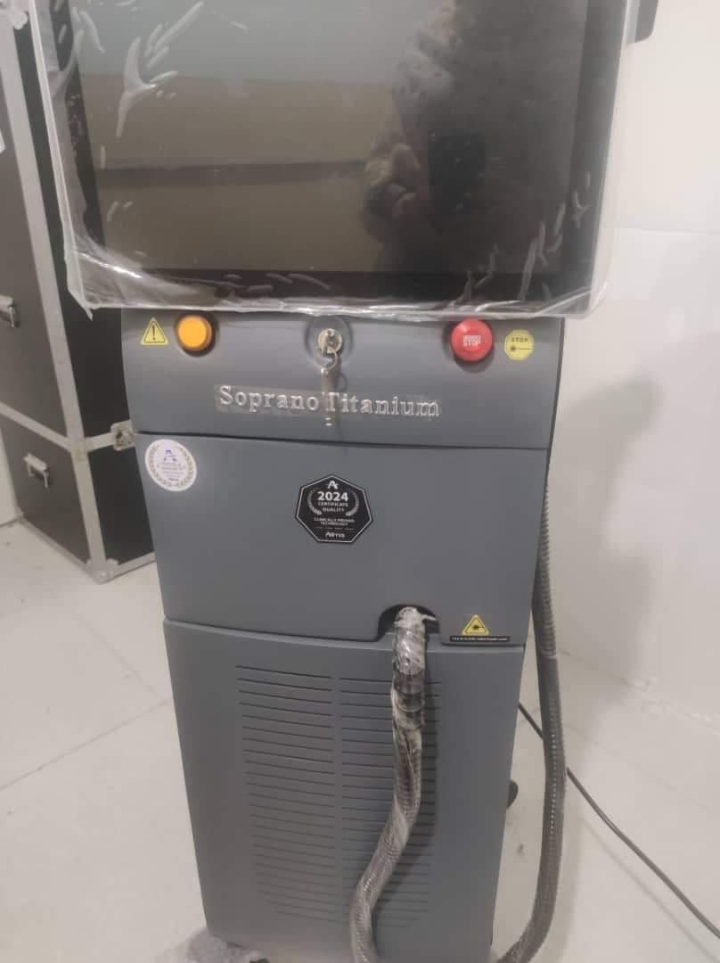 لیزر تیتانیوم 1600وات کارکرده 2023 با 320 هزار شات|آرایشی، بهداشتی، درمانی|اصفهان, خانه اصفهان|دیوار