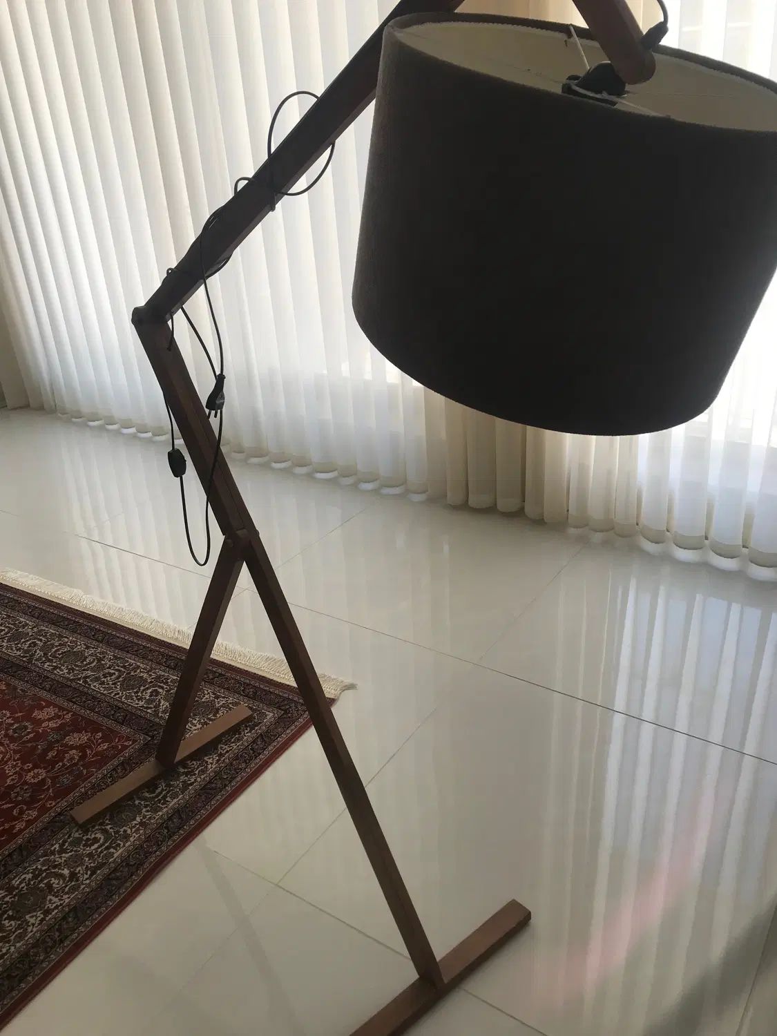 اباژور|لوستر و چراغ آویز|شاهین‌شهر, حافظ شمالی|دیوار