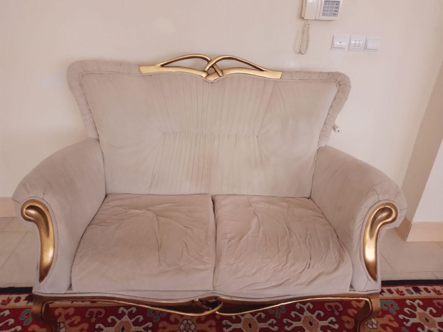 فروش یک دست مبل ۷ نفره بصورت کلاف که نقاش رنگ کرده|مبلمان خانگی و میز عسلی|بروجرد, |دیوار