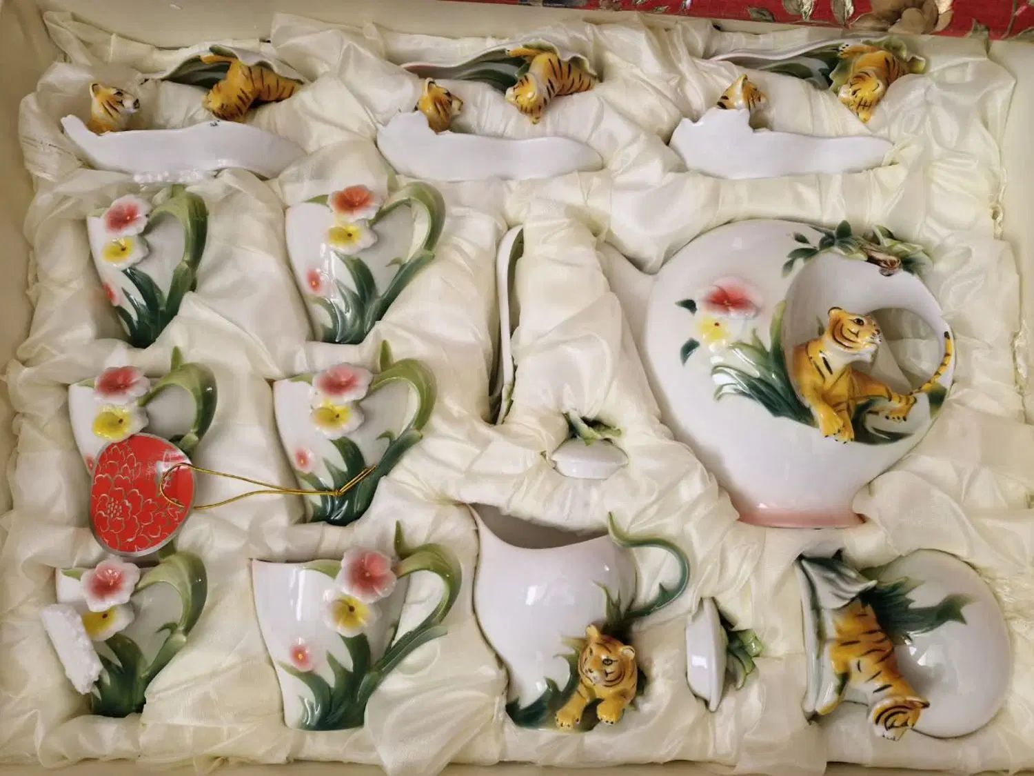 سرویس چای خوری ایتالیایی اصل برند ونیس نو نو|صنایع دستی و سایر لوازم تزئینی|اصفهان, ناژوان|دیوار