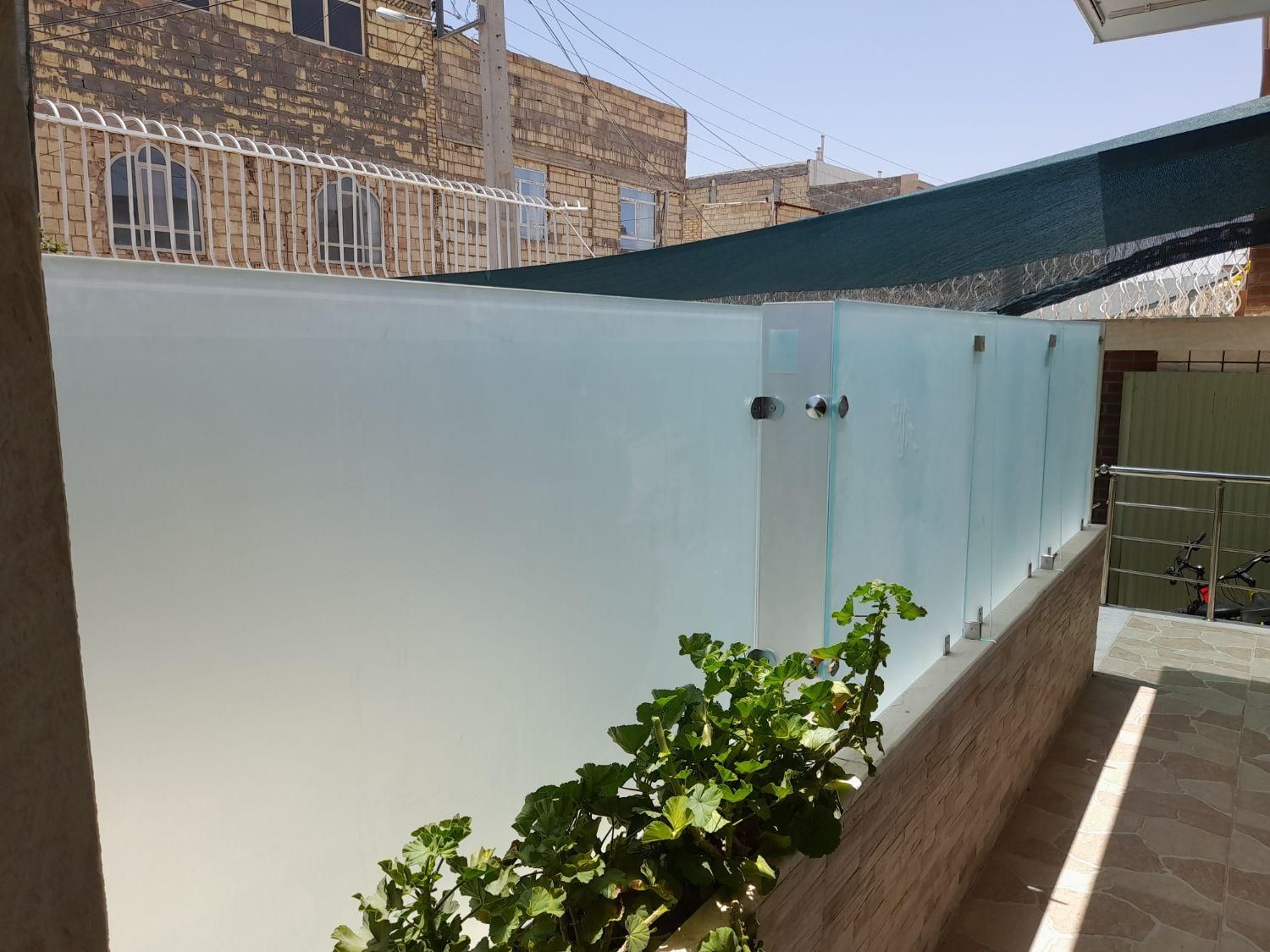 تولید و نصب شیشه سکوریت و دوجداره(قیمت کارخانه)|خدمات پیشه و مهارت|نجفآباد, شریعتی|دیوار