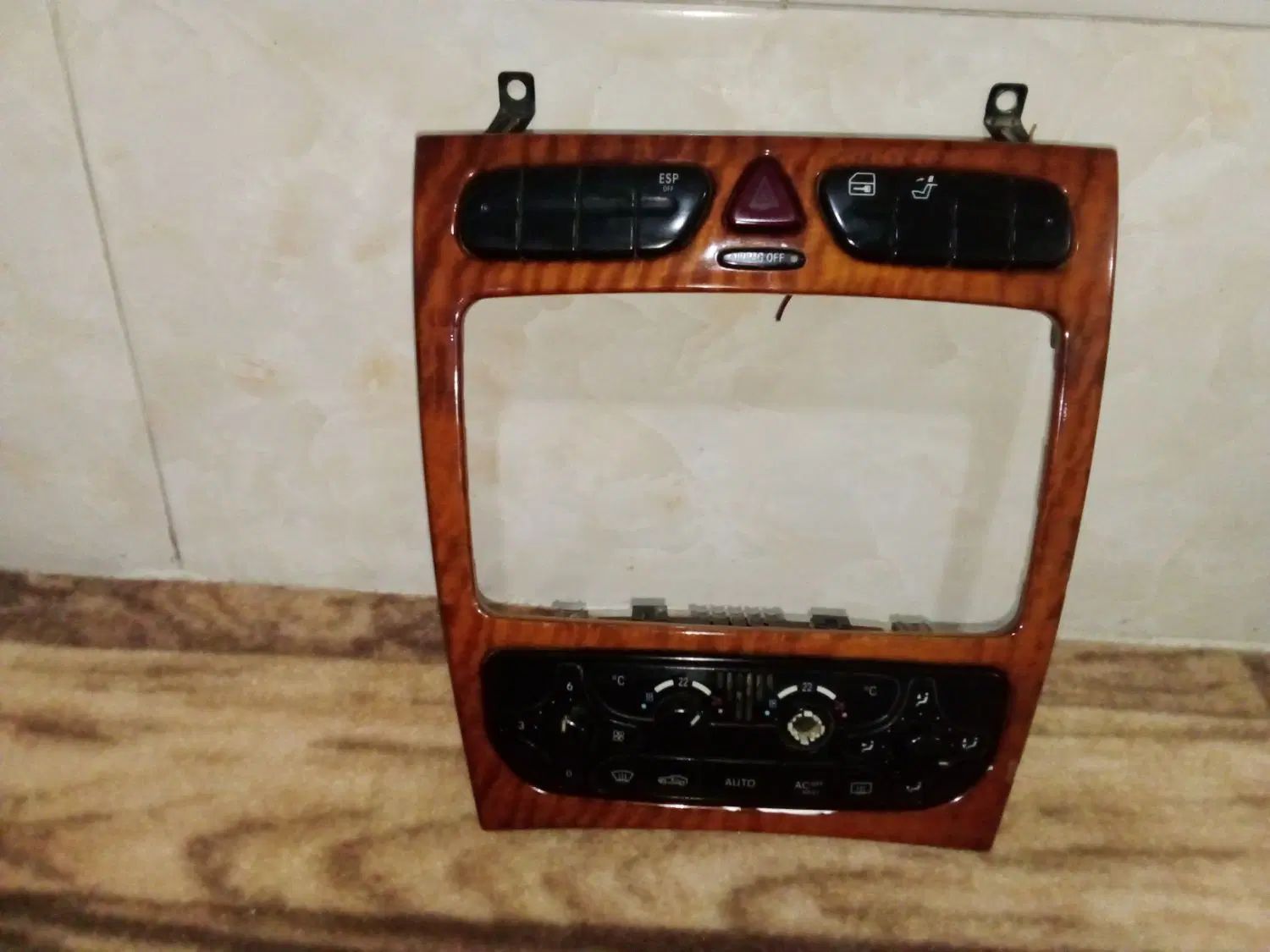 کیلومتر بنز ۳۲۰وپنل کولر وچراغ سقف. مدل ۲۰۱۱به شرط|قطعات یدکی و لوازم جانبی|رباط‌کریم, رباط‌کریم|دیوار