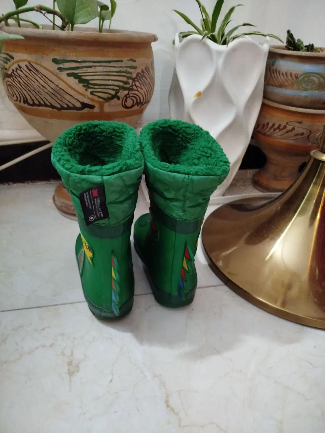 بوت بچگانه|کفش و لباس بچه|کرج, ساماندهی|دیوار