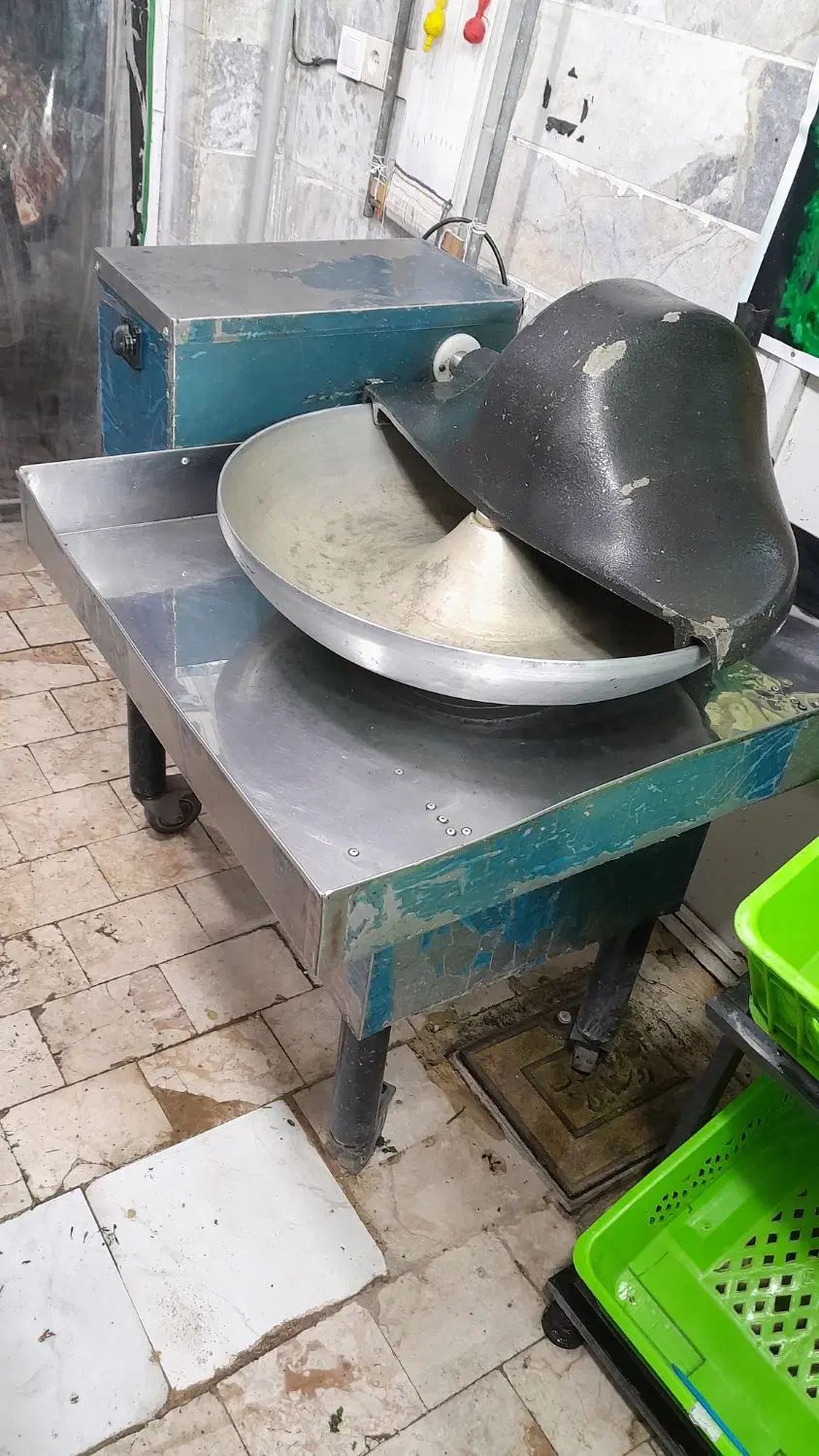 یک عدد دستگاه سبزی خرد کن صنعتی در حد نو|خردکن، آسیاب، غذاساز|تهران, عباس‌آباد|دیوار