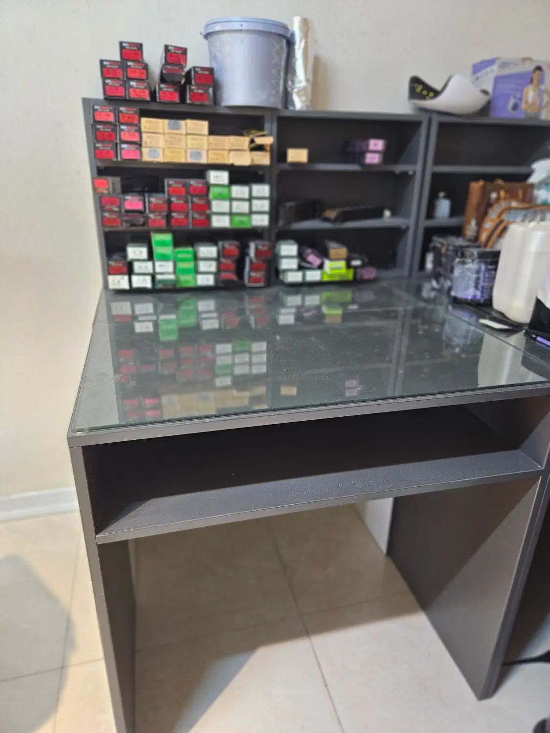 کانترمنشی ومیزناخن باقیمت استثنایی وبسیارباکیفیت|آرایشگاه و سالن‌های زیبایی|کرج, باغستان|دیوار