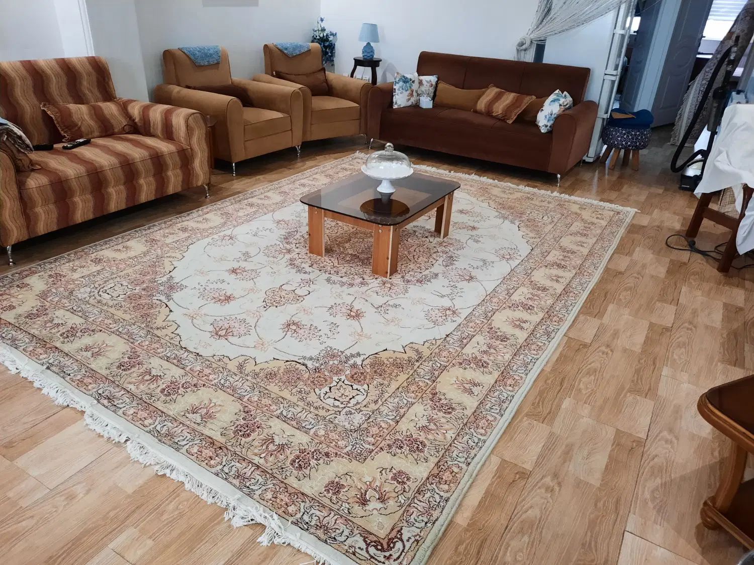 فروش‌دوعدد‌فرش‌ماشینی‌.۶‌و۹‌متری|فرش|رشت, استادسرا|دیوار