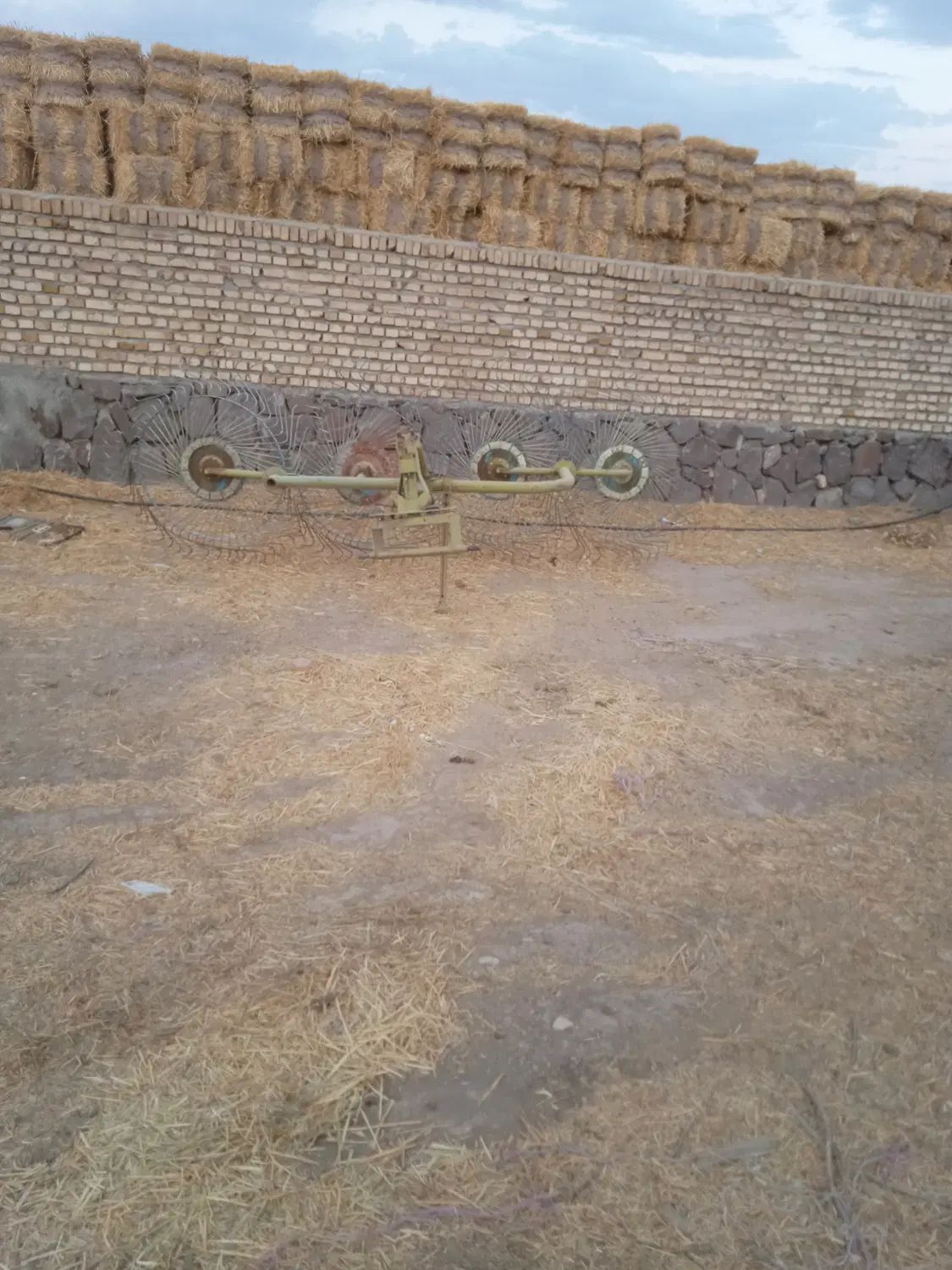 فروش تراکتوباادوات دوعددسگاه بیلررک یونجه وین|ماشین‌آلات صنعتی|گرمسار, |دیوار