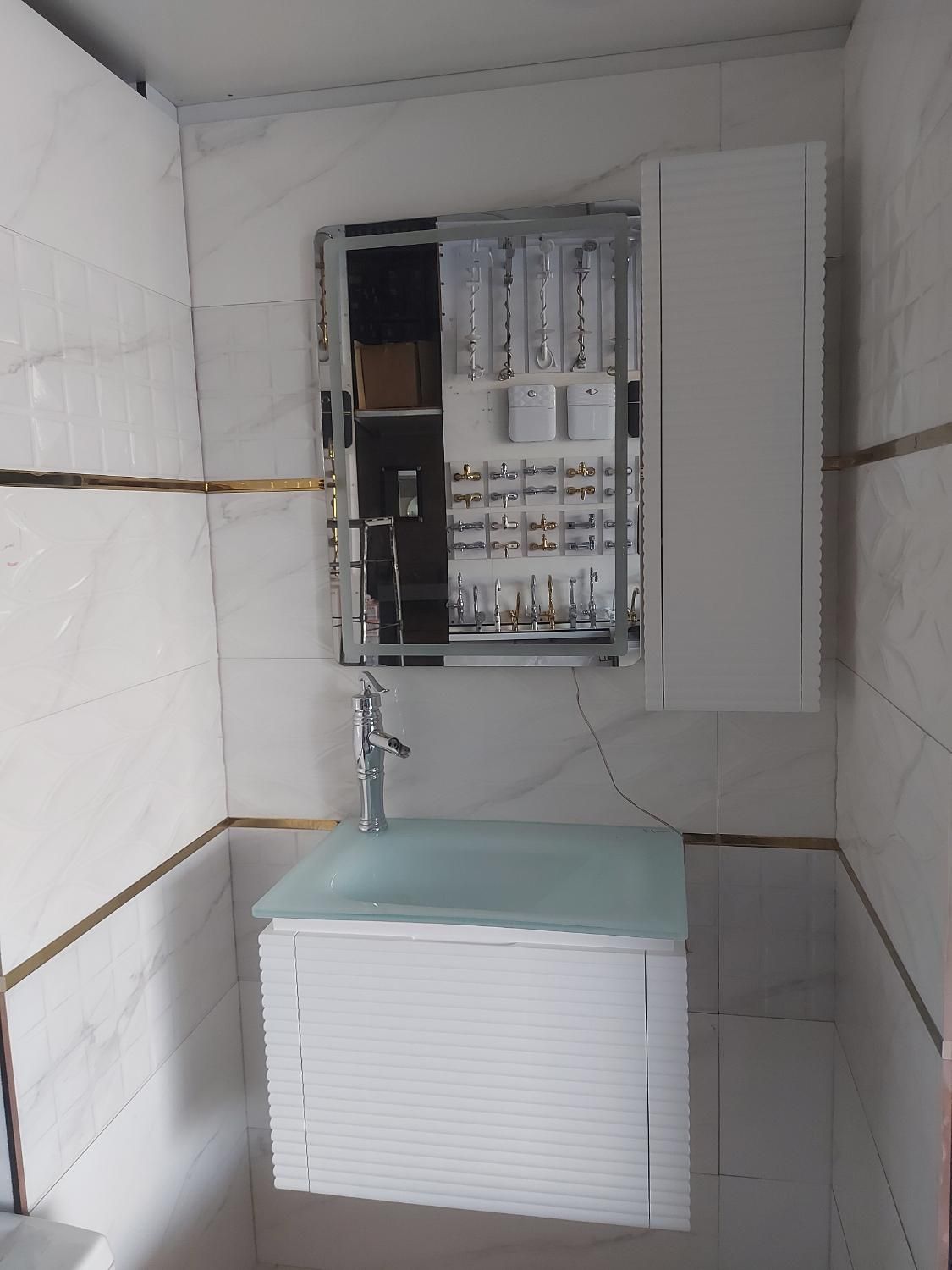 روشویی و آینه ۳۰ درصد تخفیف در اسلامشهر|لوازم سرویس بهداشتی|اسلامشهر, شهرک قائمیه|دیوار