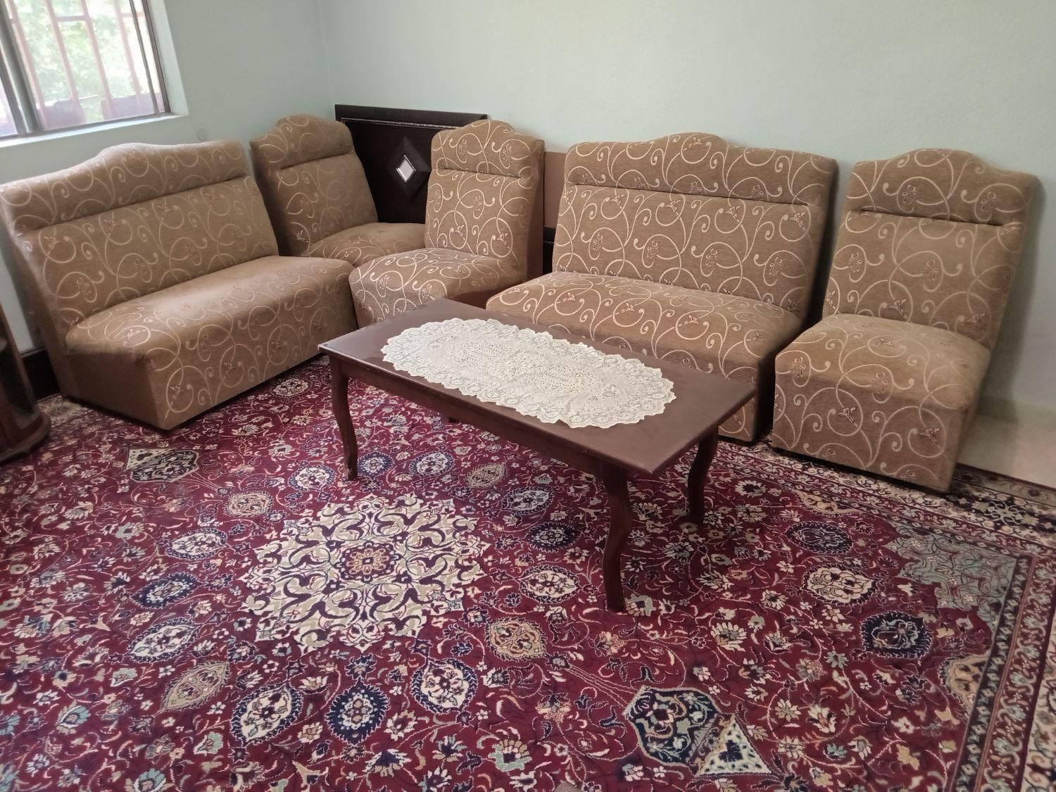 یک دست مبل راحتی بدون دسته هفت نفره|مبلمان خانگی و میز عسلی|شاهین‌شهر, امیرکبیر|دیوار