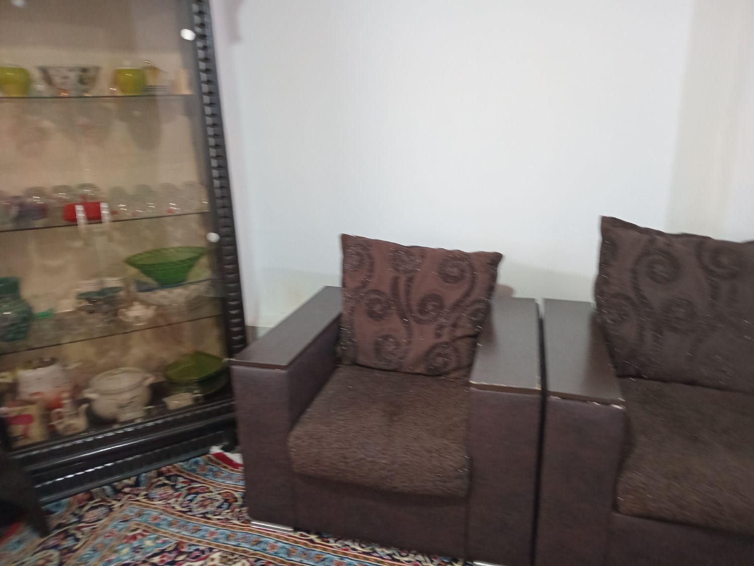 مبلمان چوبی باروکش چرم|مبلمان خانگی و میز عسلی|قائم‌شهر, |دیوار
