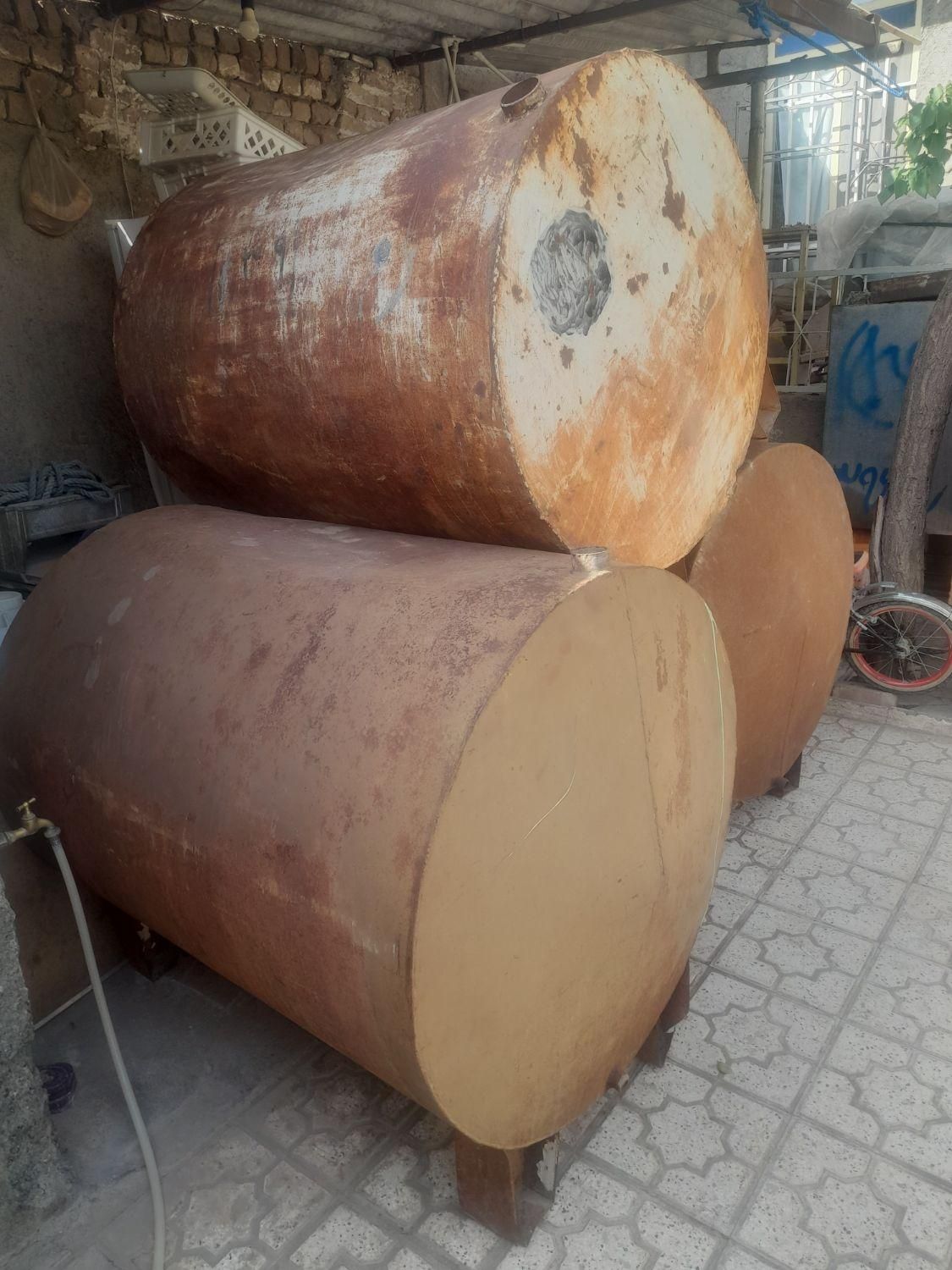 تانکر۱۰۰۰و۱۲۰۰و۳۰۰۰ لیتری سالم باضمانت|مصالح و تجهیزات ساختمان|نیشابور, خط کاشمر|دیوار