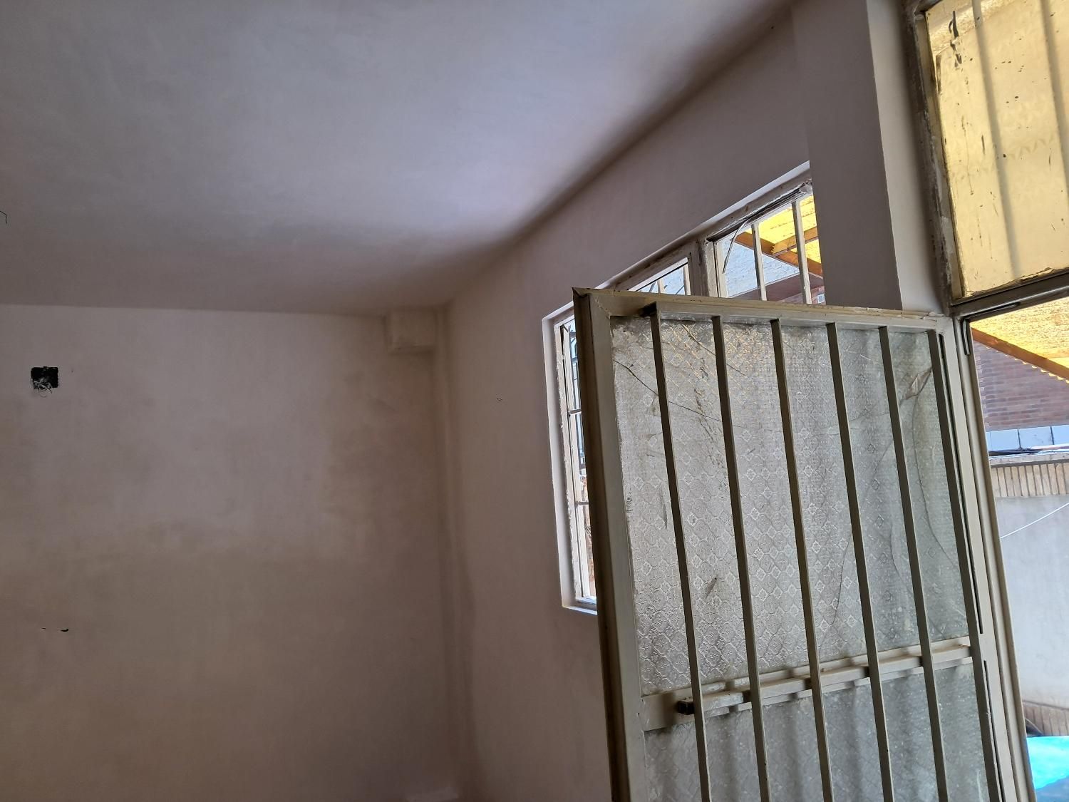 انجام هرگونه لکه گیری گچ و گچکاری|خدمات پیشه و مهارت|قزوین, |دیوار