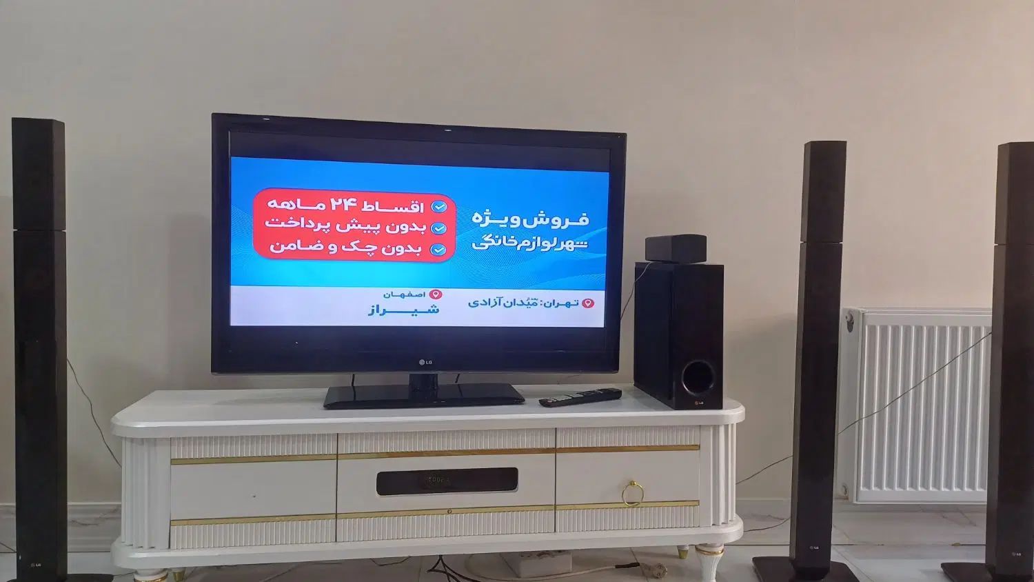 تلویزیون الجی ۴۲ اینچ اصل کره همراه میز تلویزیون|تلویزیون و پروژکتور|کرج, باغستان|دیوار