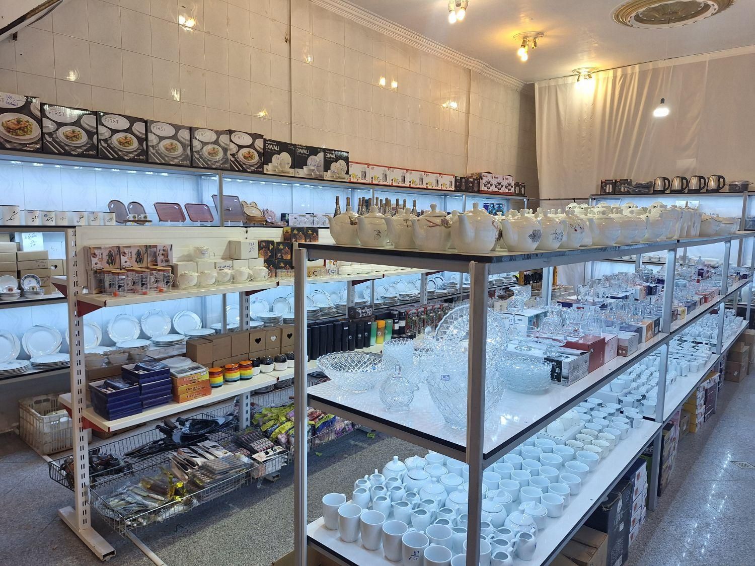 چینی وبلور جاوید روبرو.عدالت ۷|ظروف سرو و پذیرایی|نیشابور, فردوسی جنوبی|دیوار