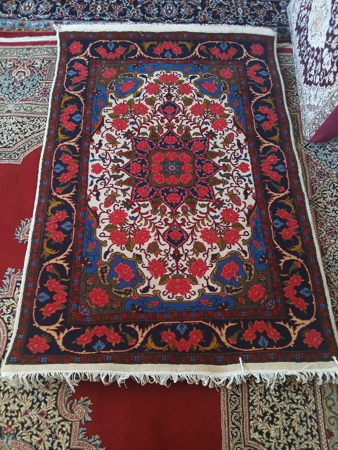 سه تخته فرش دستبافت گلسرخ|فرش|تهران, استاد معین|دیوار