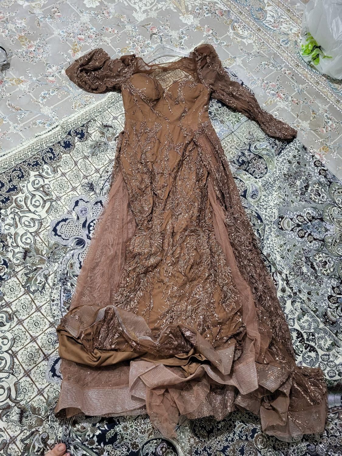 لباس مجلسی|لباس|کرج, کوی زنبق|دیوار