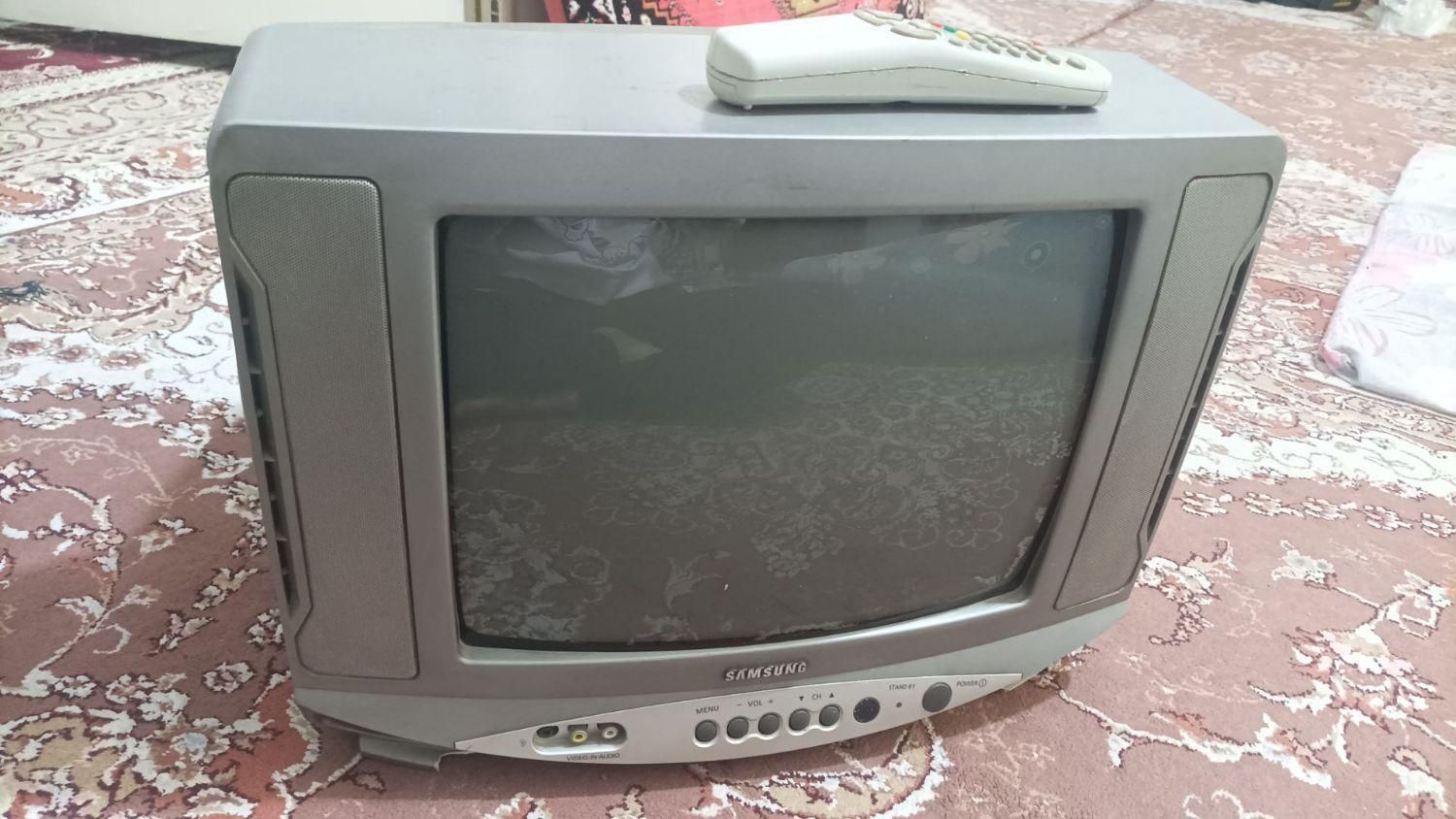 تلویزیون قدیمی رنگی ۱۴ اینچ|تلویزیون و پروژکتور|گلستان (تهران), |دیوار