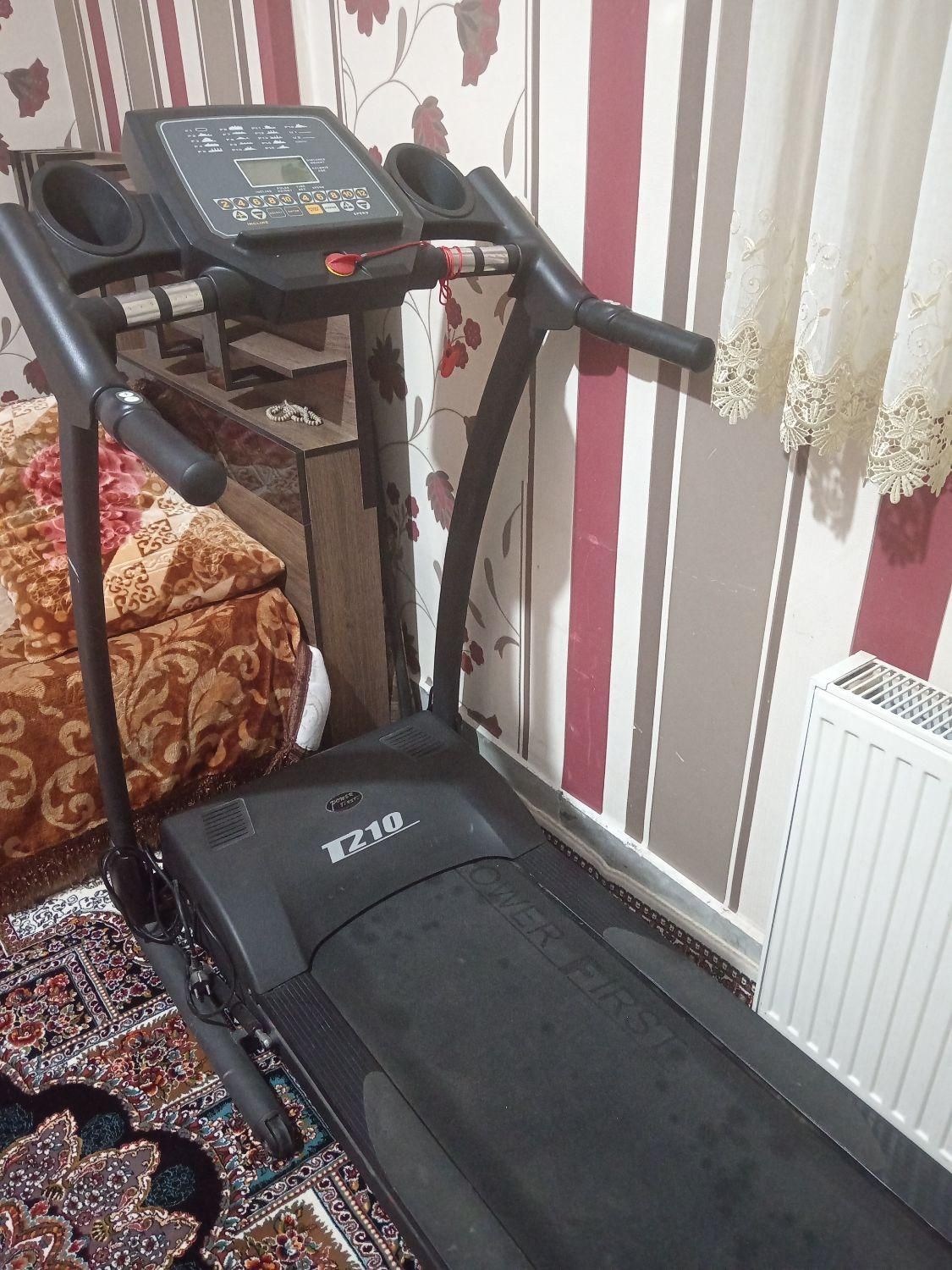 تردمیل درحد نو. خیلی کم استفاده شده.|تجهیزات ورزشی|بیرجند, |دیوار
