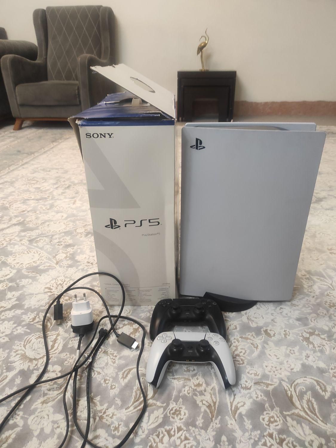 ps5 اروپایی خیلی کم کار دو دسته DVD دارای ده بازی|کنسول، بازی ویدئویی و آنلاین|ساوه, |دیوار