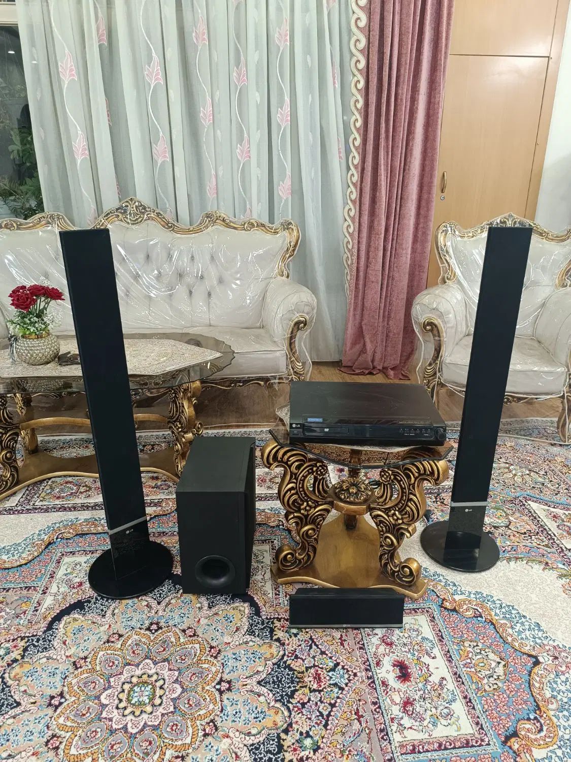 یک عدد دستگاه دی وی دی الجی همراه باند فلش خور|پخش‌کننده DVD و ویدیو|اصفهان, شهرک کوثر|دیوار