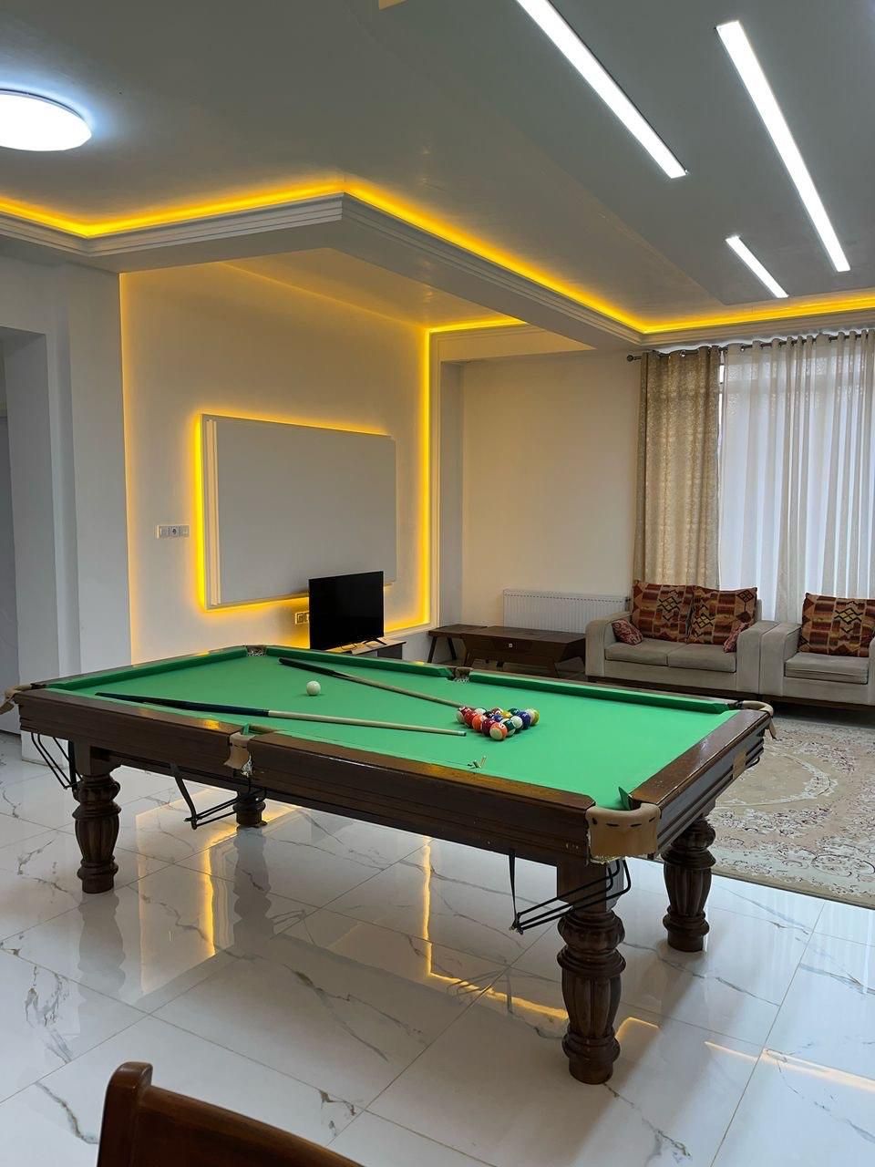 اجاره ویلا باغ با استخر سرپوشیده آبگرم|اجارهٔ کوتاهمدت ویلا و باغ|شیراز, گلستان|دیوار