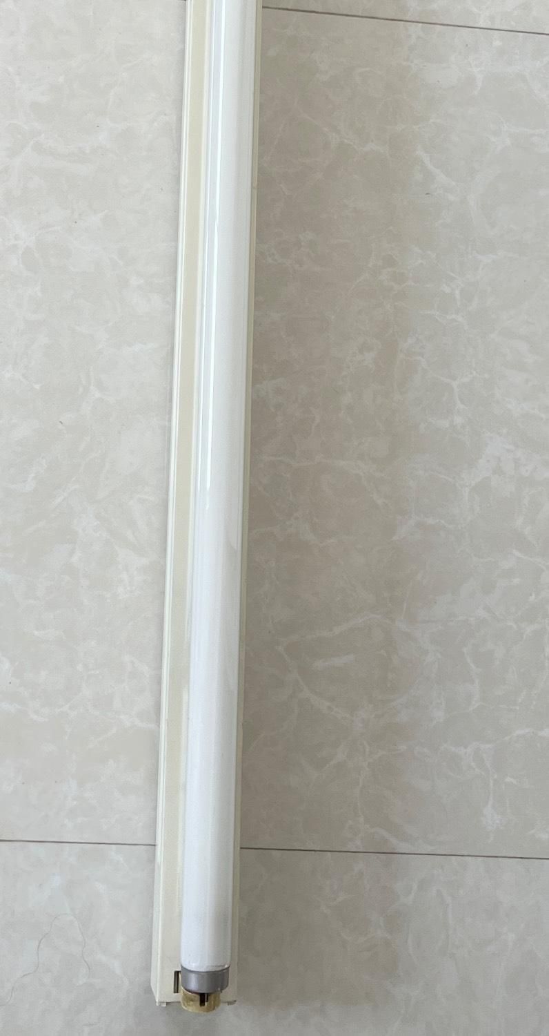 لامپ مهتابی با طول ۱۲۳ سانت و عرضه سانت|لامپ و چراغ|قائم‌شهر, |دیوار