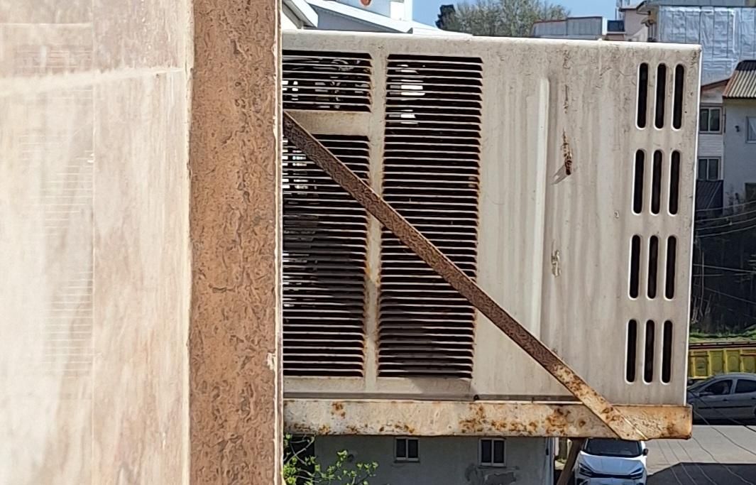 کولر پنجره ایی الجی گلد کاملا سالم|کولر گازی و فنکوئل|خمام, |دیوار