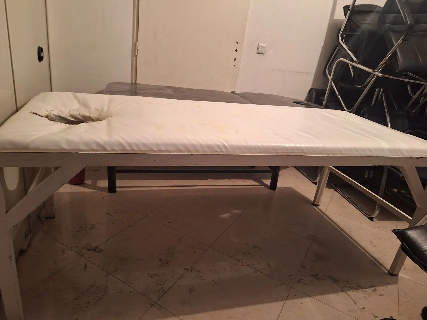 تخت برقی و بخور گرو سرد تخت معاینه و وسایل دیگر هس|دفتر کار|مشهد, حجاب (شهرک غرب)|دیوار