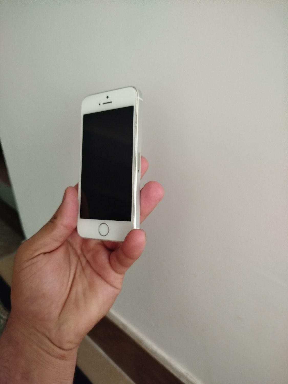 اپل iPhone 5s با حافظهٔ ۱۶ گیگابایت|موبایل|بندر ترکمن, |دیوار