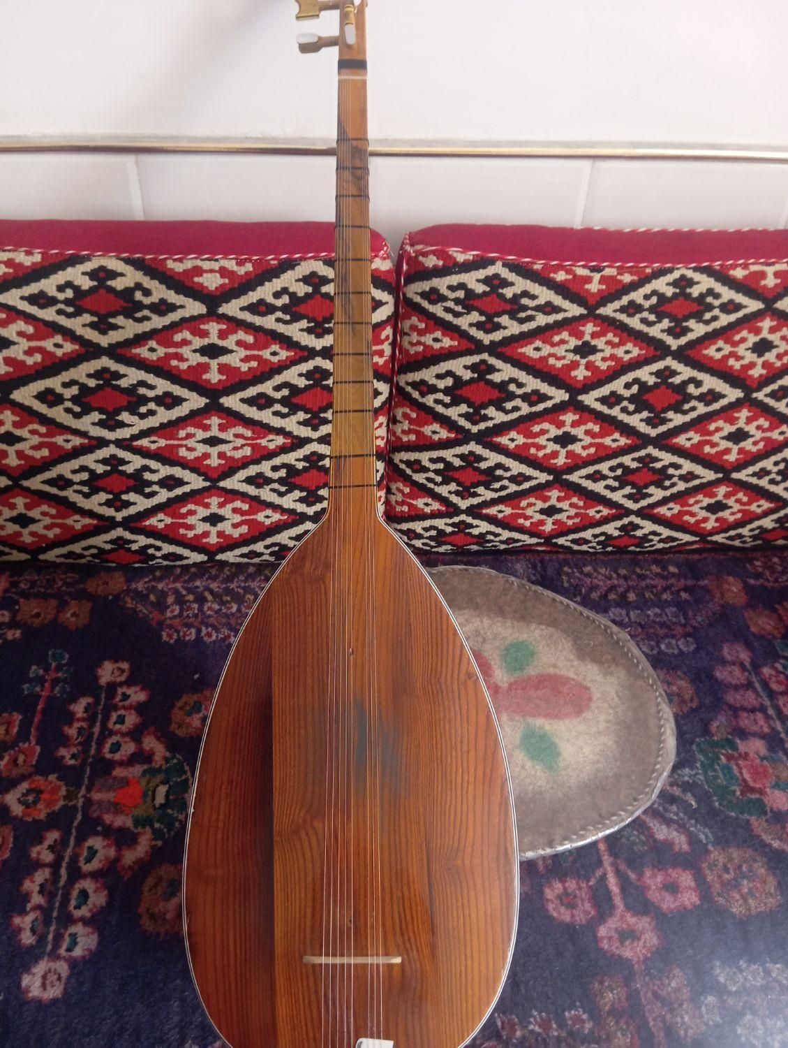 چوگور|سازهای سنتی|قم, بنیاد|دیوار