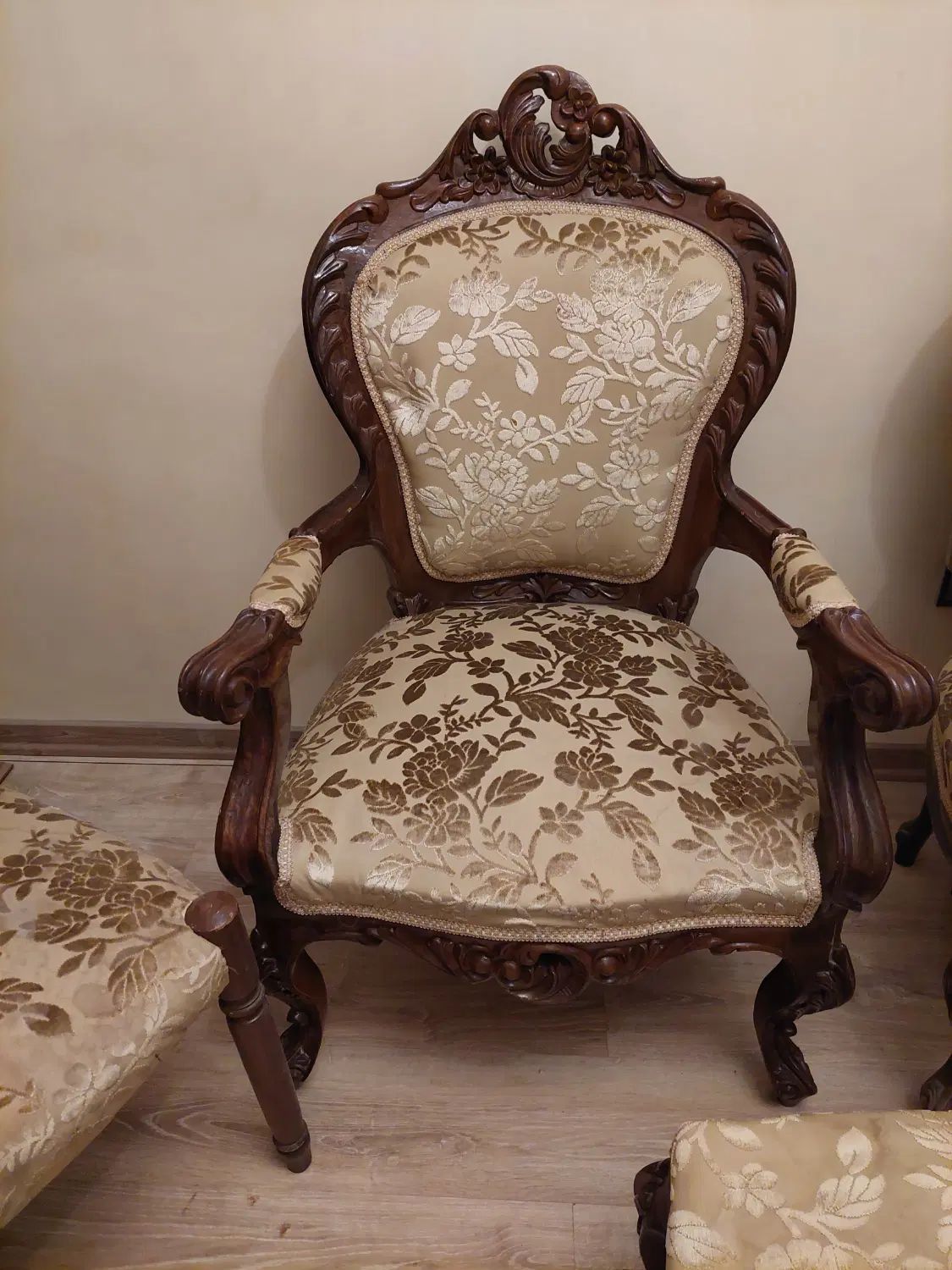 سرویس مبل قدیمی ۷ نفره با ست نهار خوری کامل ۶ نفره|مبلمان خانگی و میز عسلی|تهران, زرگنده|دیوار