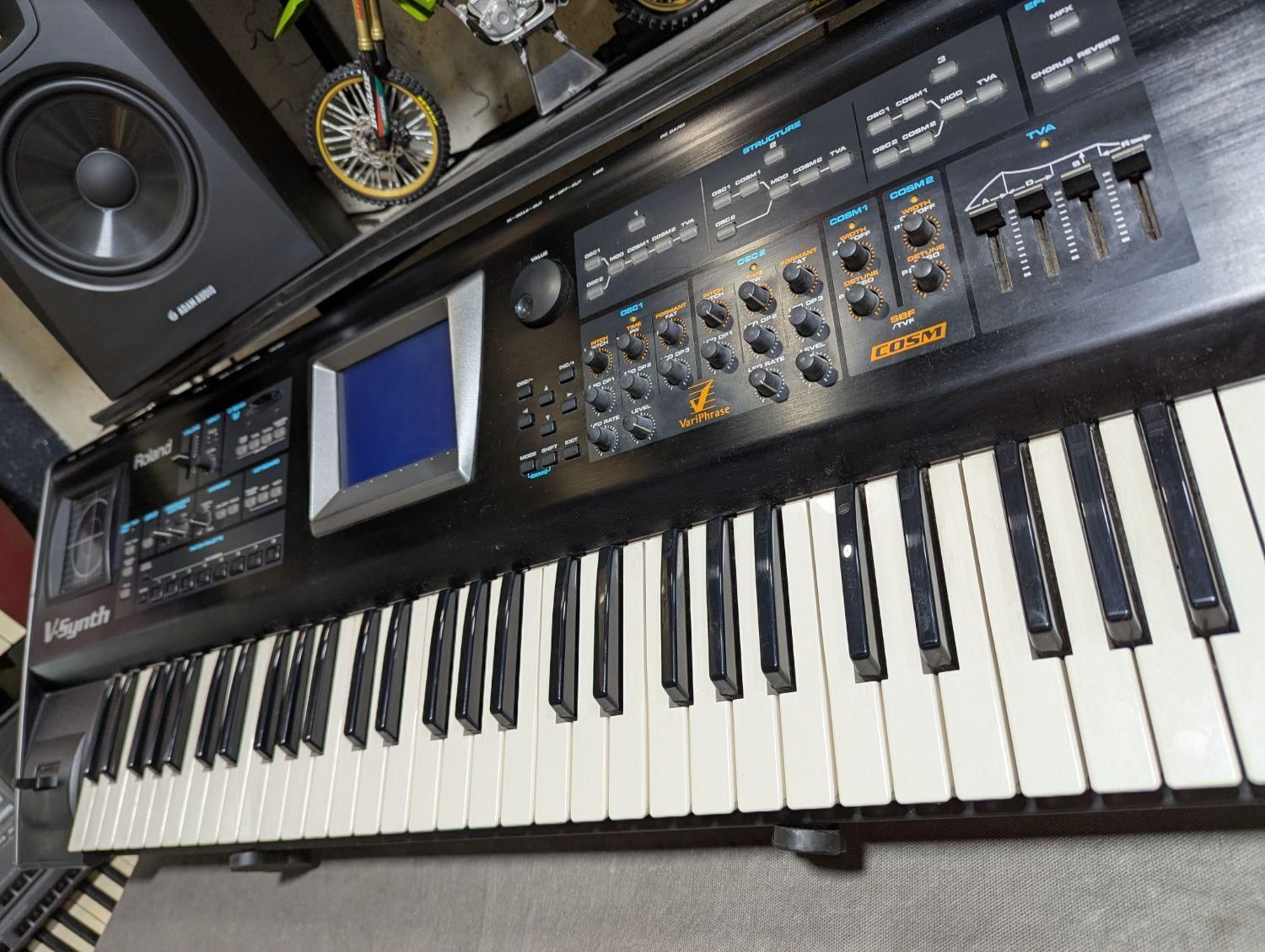 سینتی سایزر رولند v synth|پیانو، کیبورد، آکاردئون|مشهد, سراب|دیوار