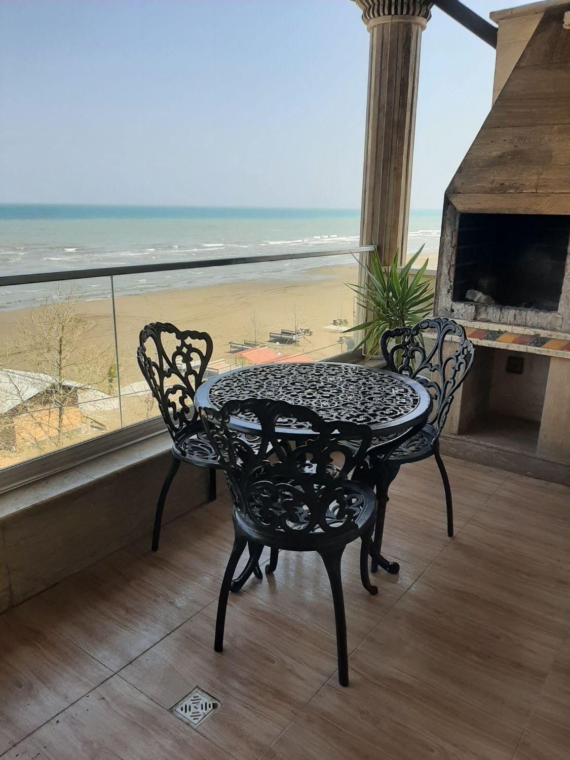 اپارتمان ساحلی با فاصله ده متری دریا|اجارهٔ کوتاه‌مدت آپارتمان و سوئیت|رامسر, |دیوار