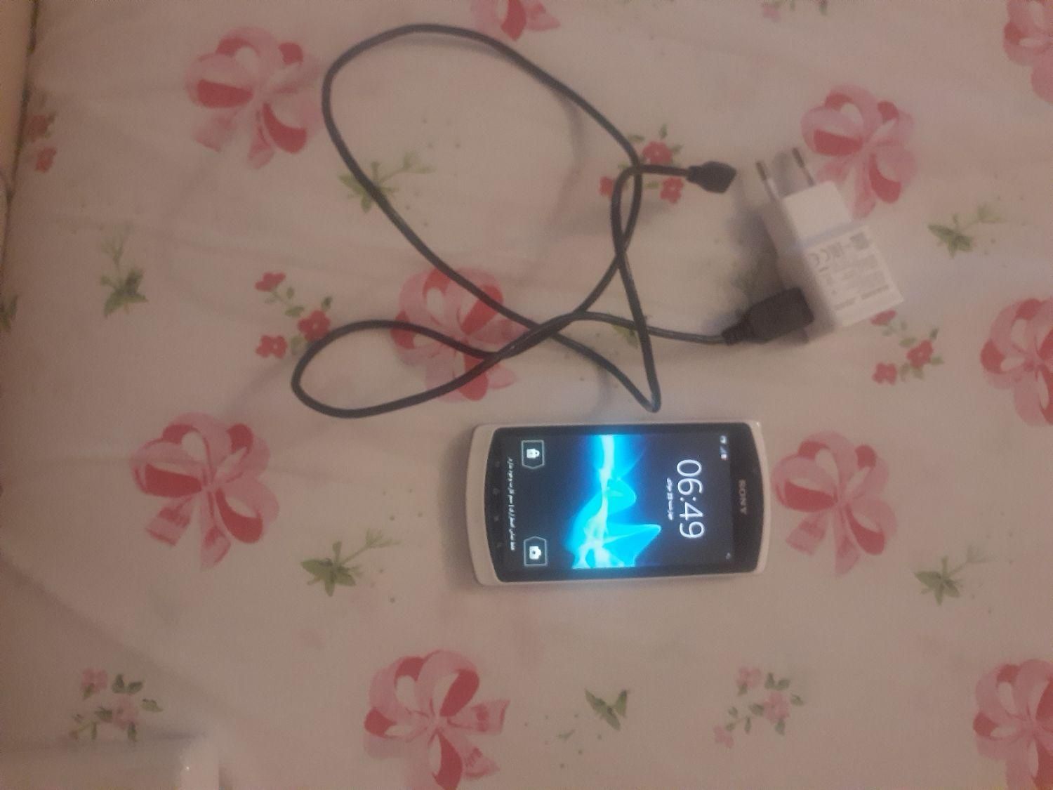 گوشی سونی Xperia با شارژر صحیح و سالم فوری|موبایل|تهران, نیاوران|دیوار