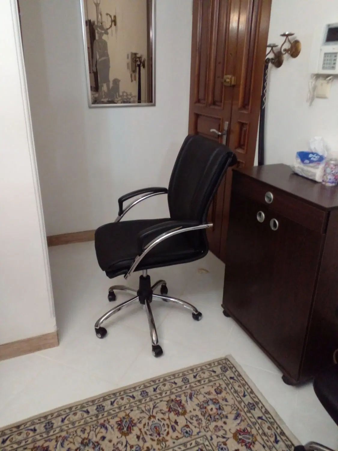 صندلی چرخدار|صندلی و نیمکت|کرج, گوهردشت|دیوار