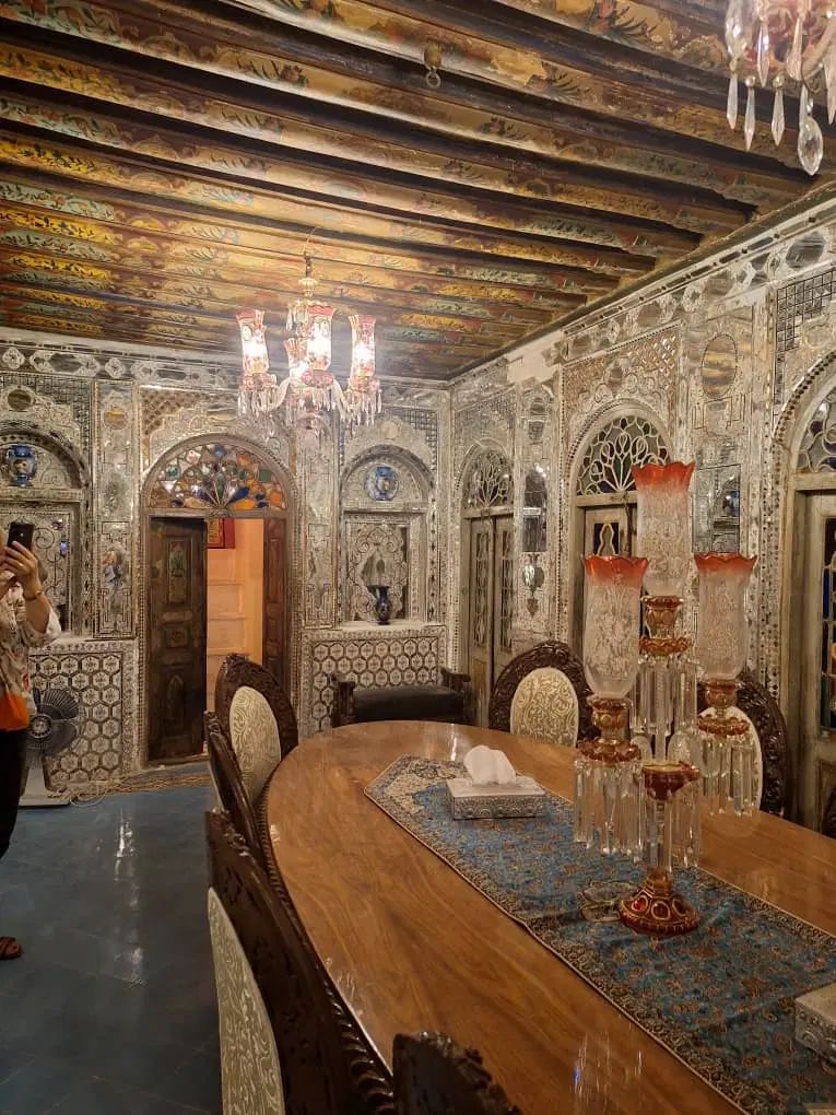 استخدام نیروی جوان در کافه رستوران خانه سنتی فروغی|استخدام خدمات فروشگاه و رستوران|شیراز, گود عربان|دیوار