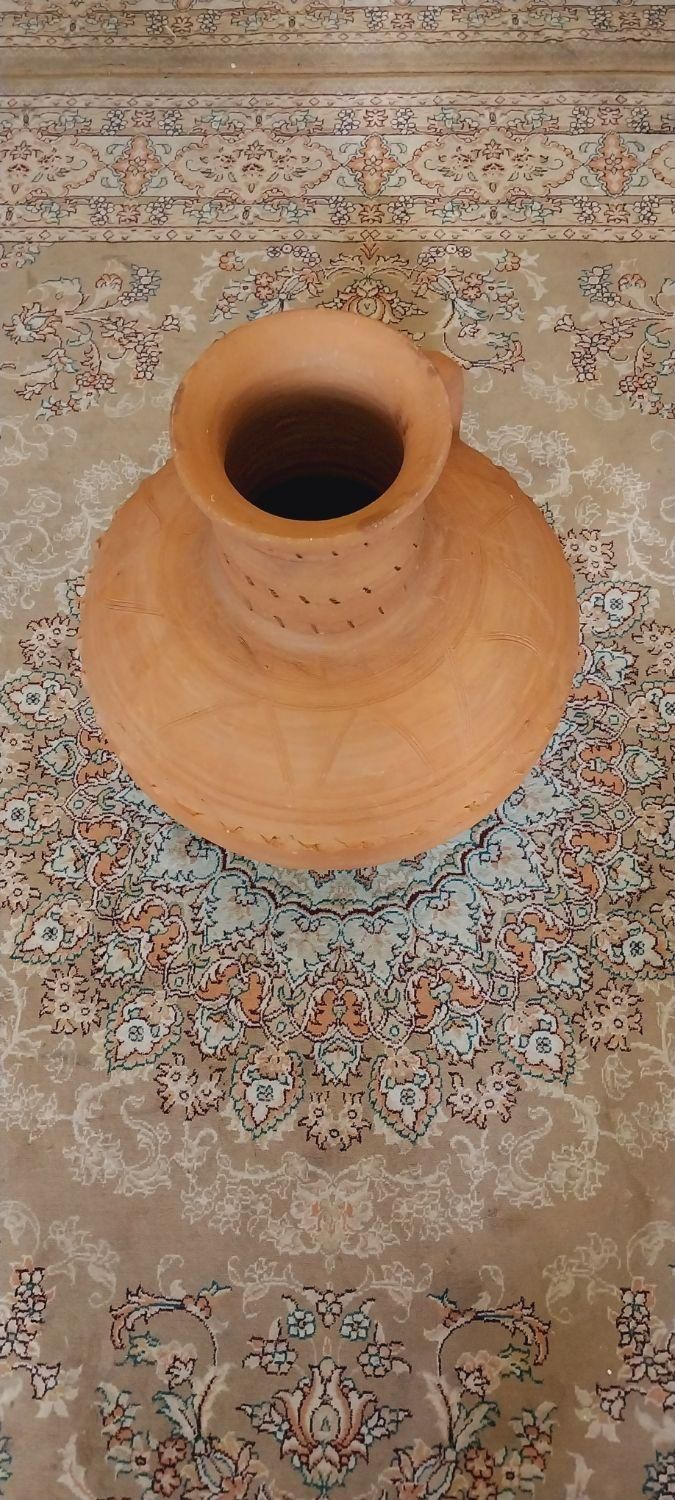 کوزه سفالی دودسته بزرگ  از توابع عمارلو لوشان|کلکسیون اشیاء عتیقه|رشت, باهنر|دیوار