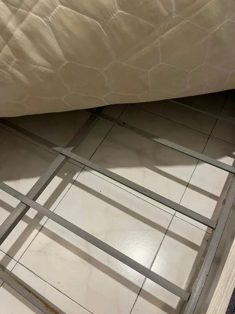 تخت دونفره درحدنو به همراه تشک و زیر تشک فلزی|تخت و سرویس خواب|اندیشه, اندیشه فاز ۲|دیوار